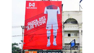 ป้ายแบนเนอร์ไวนิลขึงโครงเหล็กหน้าร้าน Shop Warrix เมืองพัทยา ชลบุรี